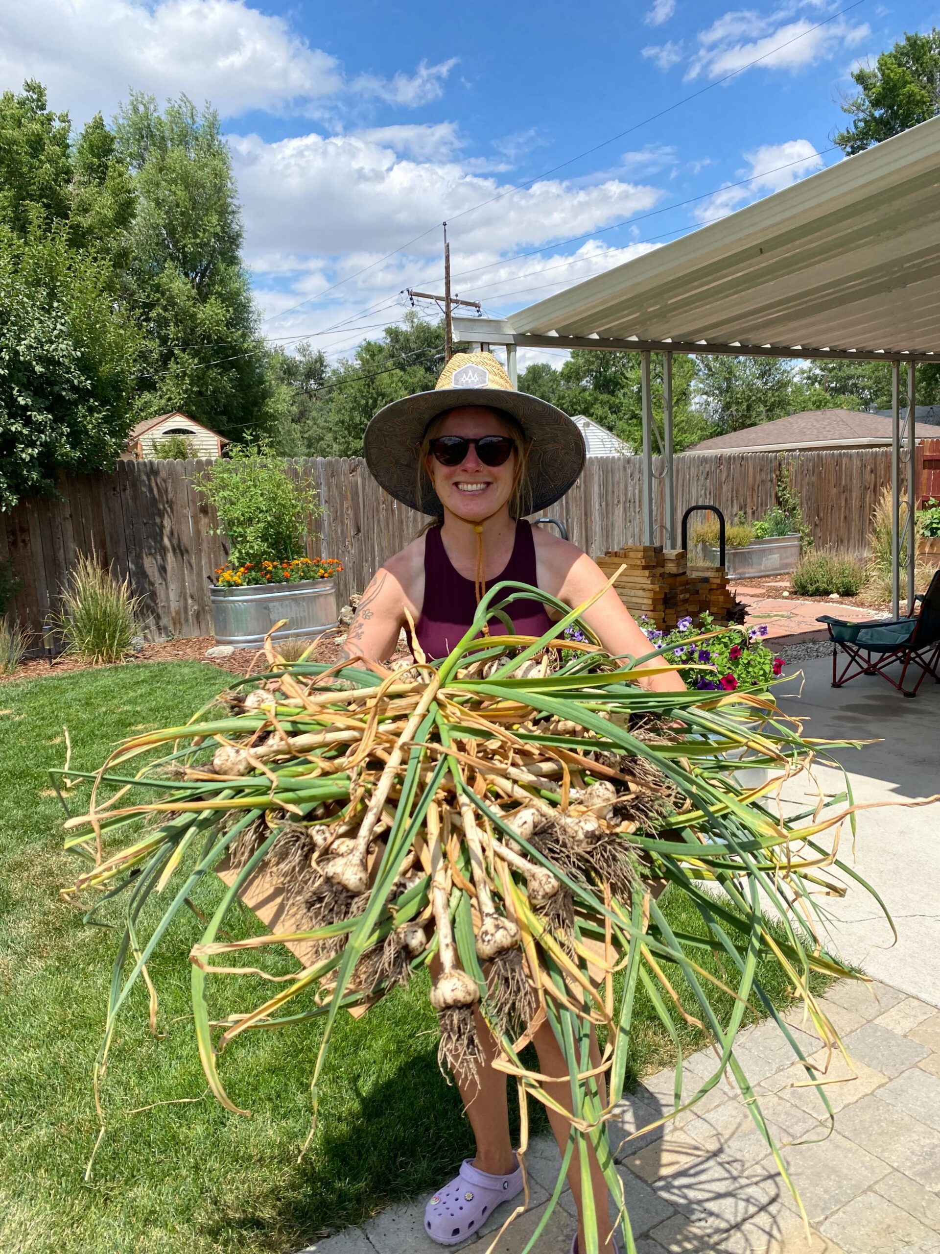 Lindsey Parker holding garlic bunch